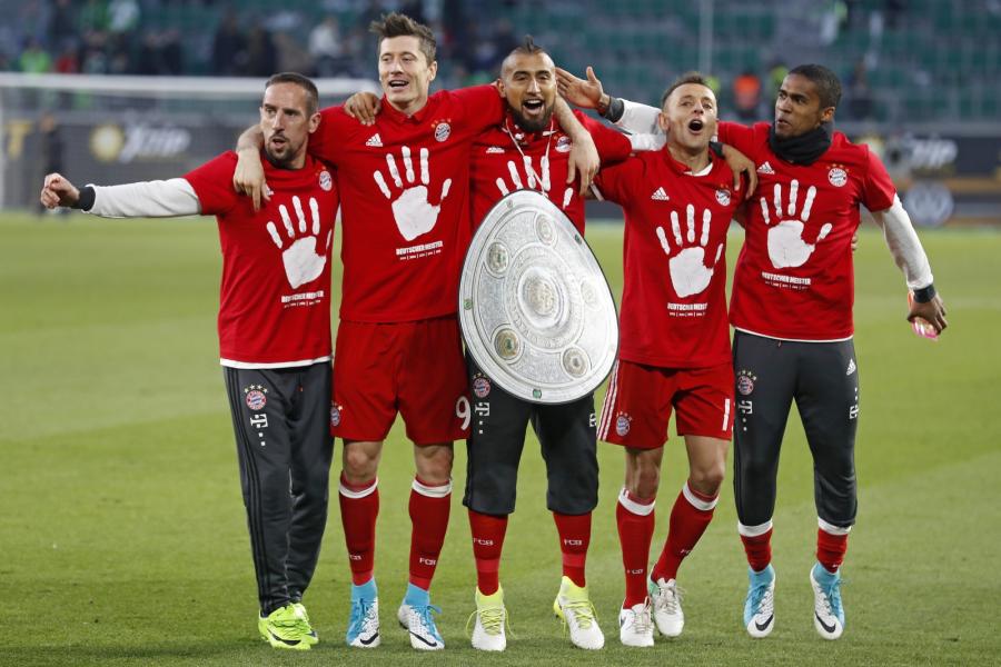 Tak Robert Lewandowski cieszył się z kolegami z Bayernu z kolejnego mistrzostwa Niemiec