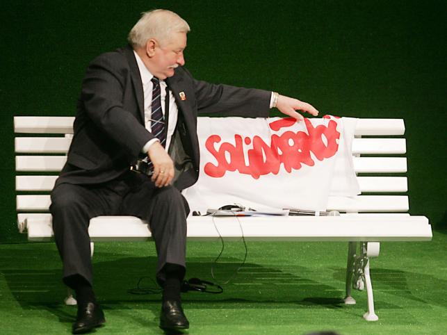 Polacy wciąż kochają Wałęsę
