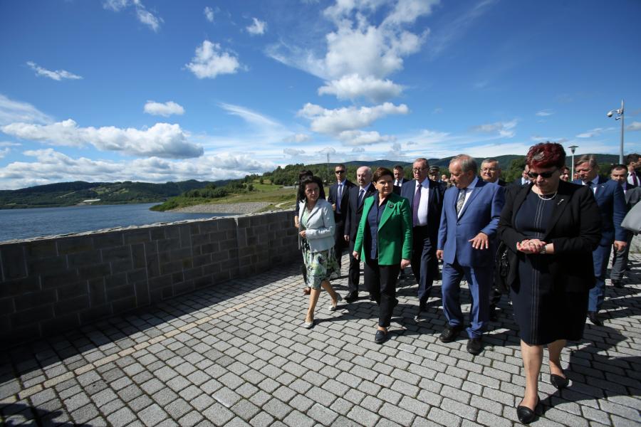 Premier Szydło na otwarciu zbiornika w Świnnej-Porębie