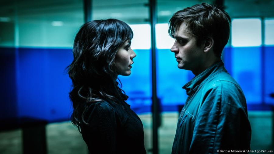 Olga Bołądź oraz Piotr Polak w filmie "Człowiek z magicznym pudełkiem"; fot. Bartosz Mrozowski/Alter Ego Pictures