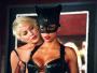 Sharon Stone i Halle Berry w filmie "Catwoman" (2004)