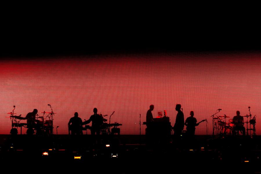 Muzyka jako komentarz do rzeczywistości, koncert jako happening – tego nauczyli nas przez lata, czyniąc ze swoich słuchaczy nie tylko zadowolonych fanów, ale także ludzi uwrażliwionych na sprawy najważniejsze.