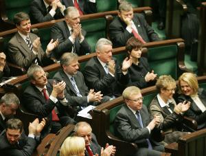 Posłowie stracili 14 milionów złotych