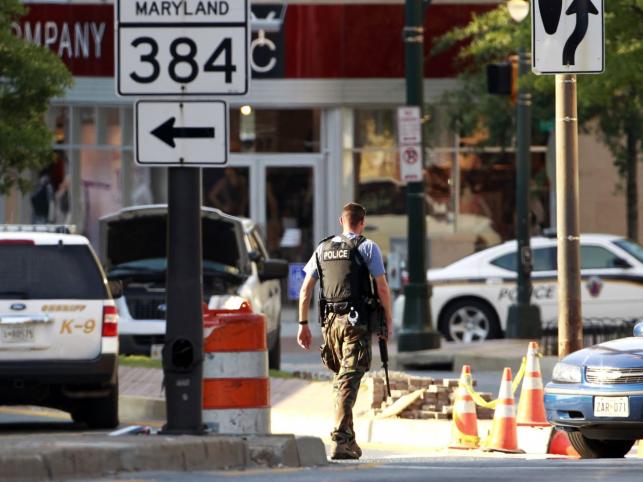 Policjanci zabili szaleńca z bronią w ręku