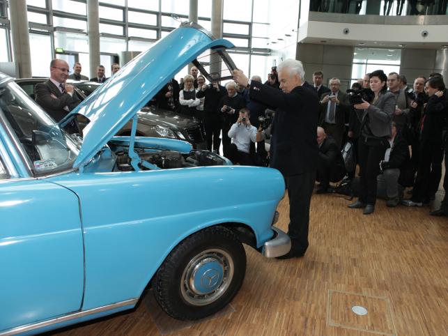 Mercedes pana Aleksandra Ratajczaka skończy w 2011 roku 45 lat. To właśnie egzemplarz modelu W110 w wersji 200D, czyli "skrzydlak", jeden z poprzedników obecnej Klasy E