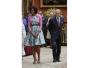 Michelle Obama w wersji cukierkowej. Na okoliczność wizyty w Pałacu Buckingham prezydentowa postawiła na landrynkowe odcienie błękitu i różu oraz klasyczne, kobiece fasony: rozkloszowaną spódnicę i zgrabne bolerko. My wolimy jej kreacje „z pazurem”