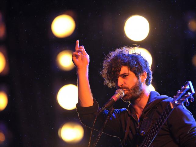 Yannis Philippakis, wokalista zespołu Foals