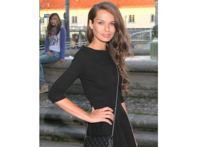 Kasia Sowińska, nikt nie wie, czym się zajmuje, ale regularnie bywa na czerwonych dywanach