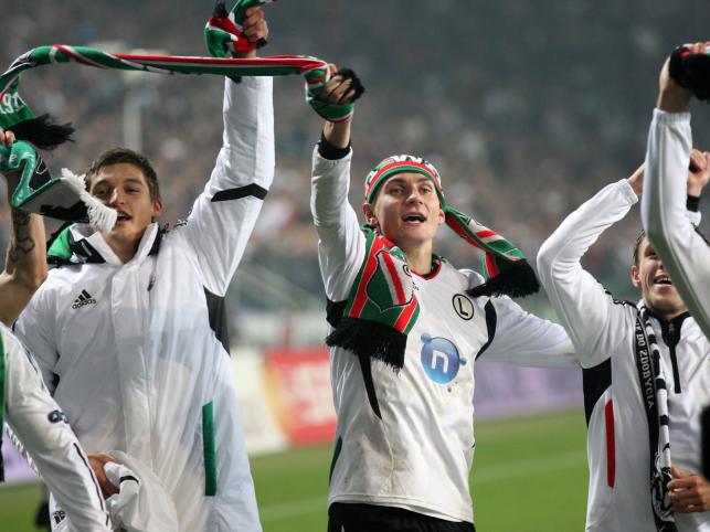 Radość piłkarzy Legii po wygranym meczu
