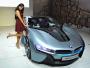 Aktorka Paula Patton przy BMW i8 concept