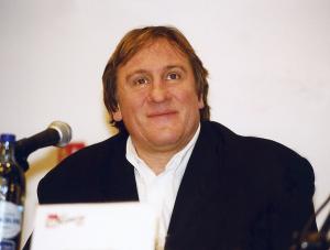 Gérard Depardieu bohaterem seksafery?