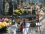 Antysemickie symbole na grobie rodziców Michnika
