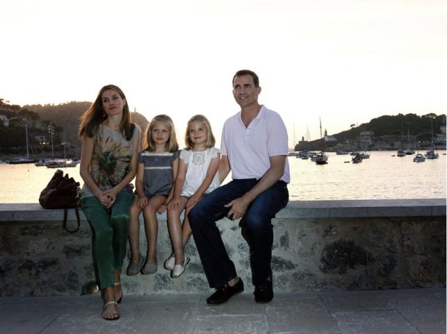 Księżna Letizia i książę Filip z córkami Leonor i Sofią