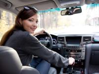 5 zachowań kobiet za kółkiem, które irytują mężczyzn