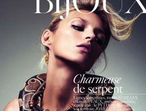 Anja Rubik pozuje w negliżu z pytonem