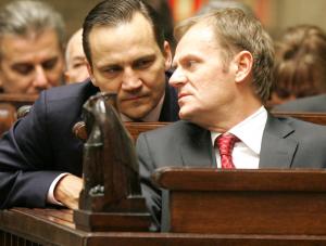 Radosław Sikorski wyprzedził Tuska