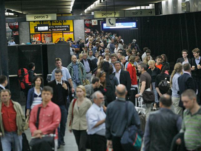 Warszawa stanęła. Kolejowy chaos to wina złodzieja kabli