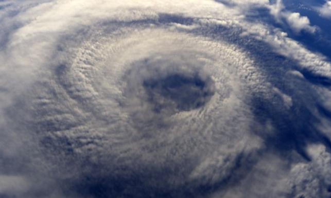 Huragan Ophelia zabił dwie osoby. Jego skutki odczuje także Polska