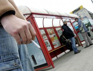 Straż miejska będzie zawstydzać palących na przystankach