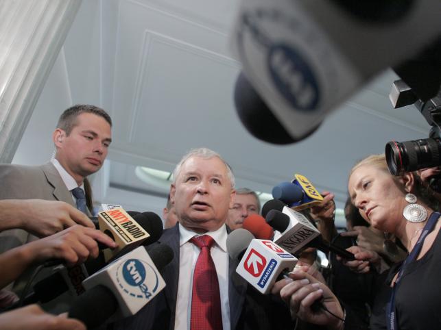 PiS chce zmieniać konstytucję, by kastrować pedofilów i nie wpuścić do Sejmu przestępców