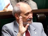 Macierewicz ma swoją teorię. "Walka o wpływy rosyjskie w Polsce"