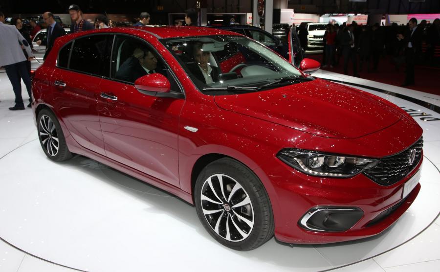 Zdjęcia NOWY fiat tipo kombi i hatchback 5d lśnią w