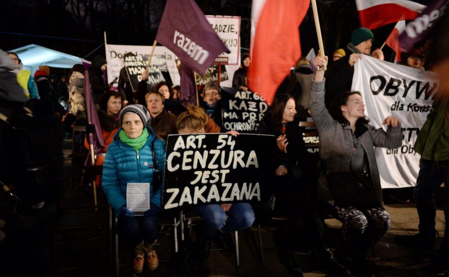 Protest Partii Razem przed KPRM