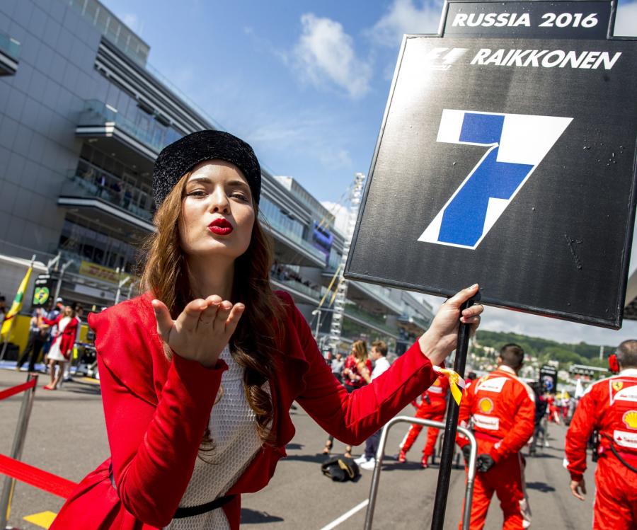 Piękne Rosjanki i Putin dodatkową "atrakcją" Grand Prix Formuły 1 w Soczi.