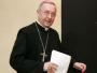 Abp Gądecki: Katolik nie może być za in vitro